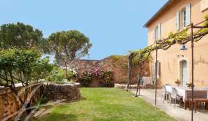 Sale Bastide Rustrel