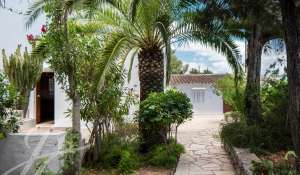 Seasonal rental House Cala Bou