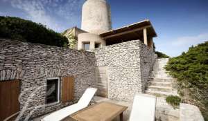 Seasonal rental Property Bonifacio